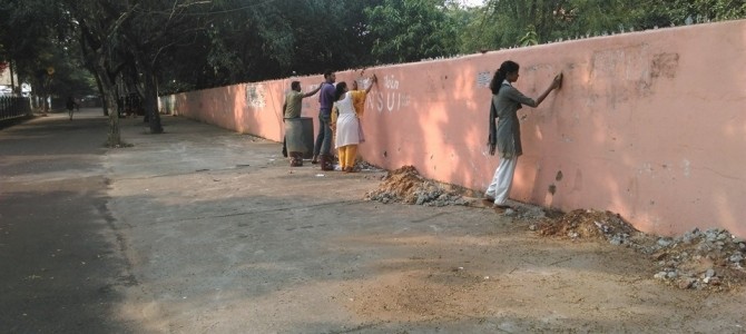 Inspiring : Women join in to clean Bhubaneswar Walls in Stopp Us initiative