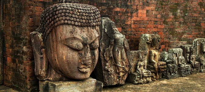 Gigantic statue of Buddha & woo tourists from Southeast countries on buddhism roots